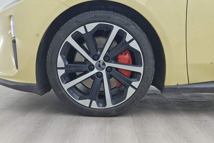 Used Nio ET5 2022 75 kWh Left Front Wheel Hub