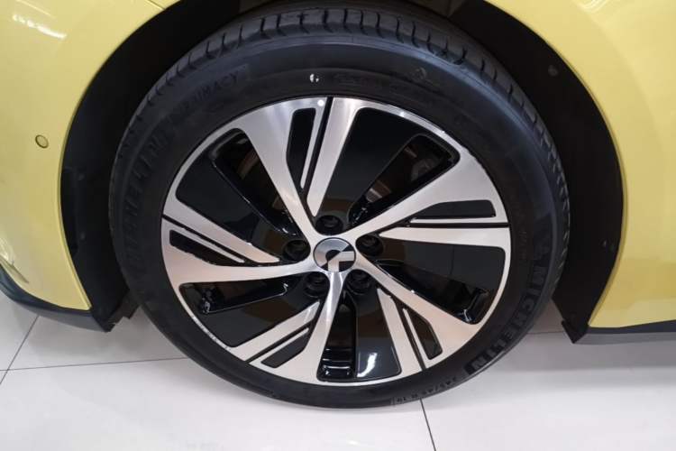 Used Nio ET5 2022 75 kWh Left Front Wheel Hub