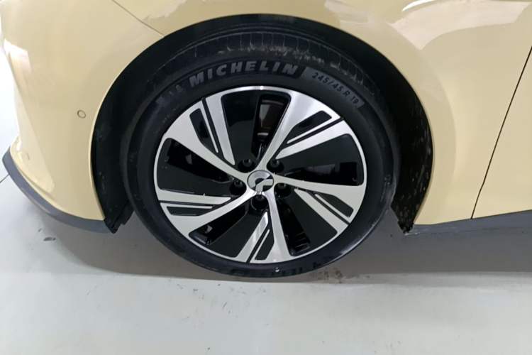 Used Nio ET5 2022 75 kWh Left Front Wheel Hub