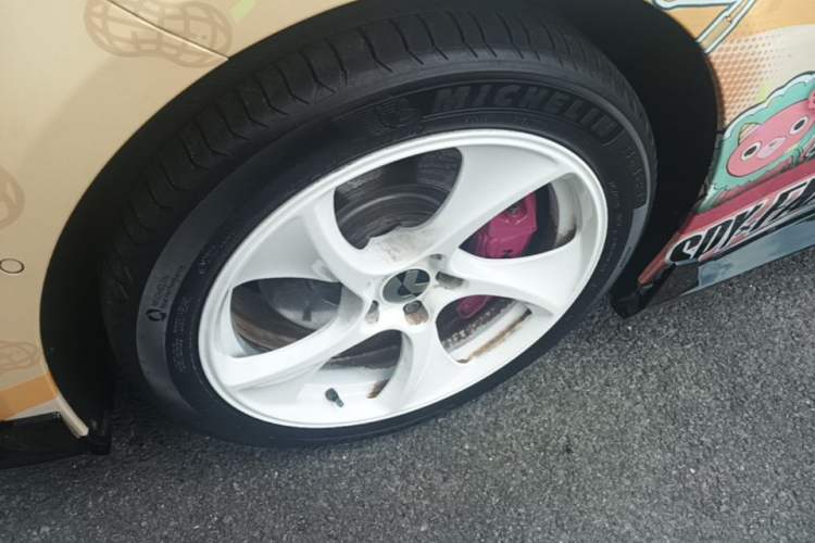 Used Nio ET5 2022 75 kWh Left Front Wheel Hub
