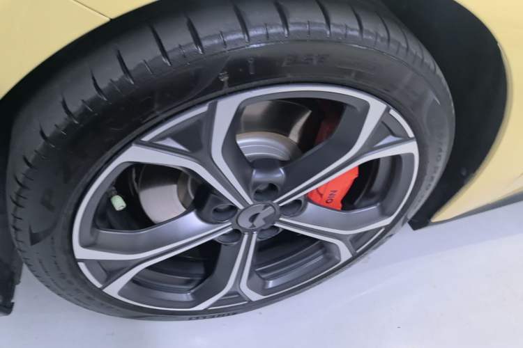 Used Nio ET5 2022 75 kWh Left Front Wheel Hub