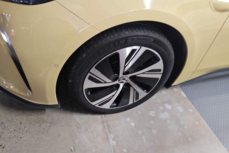 Used Nio ET5 2022 75 kWh Left Front Wheel Hub