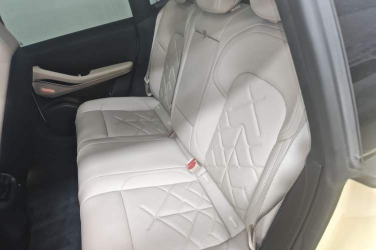 Used Nio ET5 2022 75 kWh Left Rear Seat