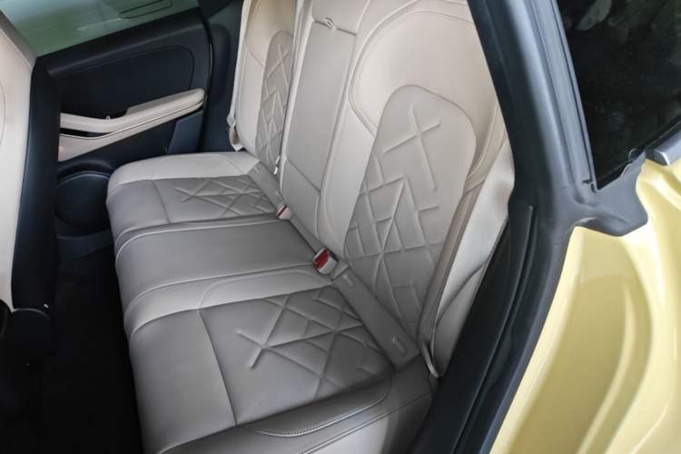 Used Nio ET5 2022 75 kWh Left Rear Seat