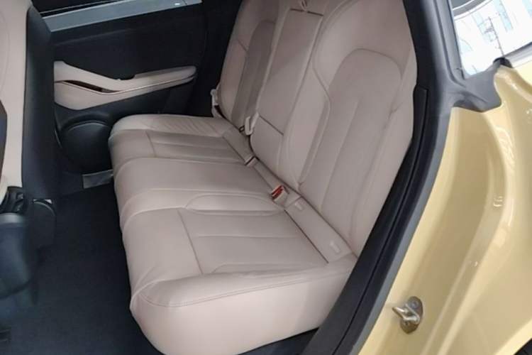 Used Nio ET5 2022 75 kWh Left Rear Seat