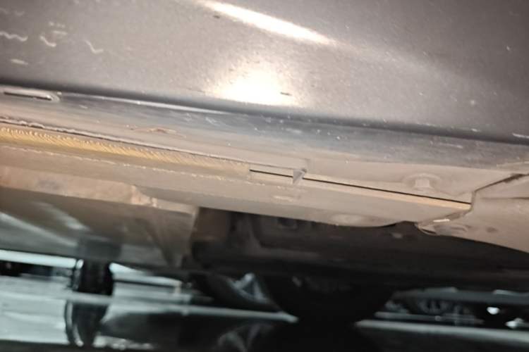 Used Nio ET5 2022 75 kWh Left Side Sill