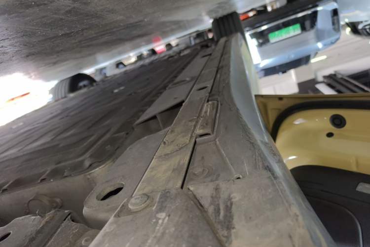 Used Nio ET5 2022 100 kWh Left Side Sill