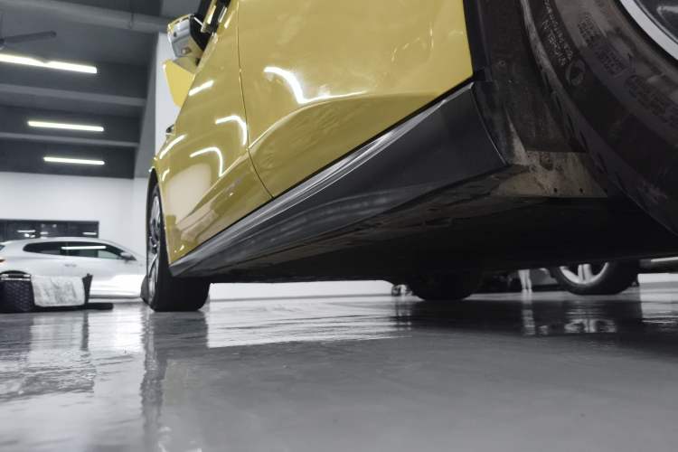 Used Nio ET5 2022 75 kWh Left Side Sill