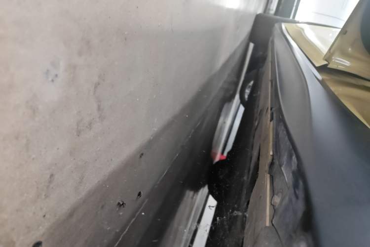 Used Nio ET5 2022 75 kWh Left Side Sill