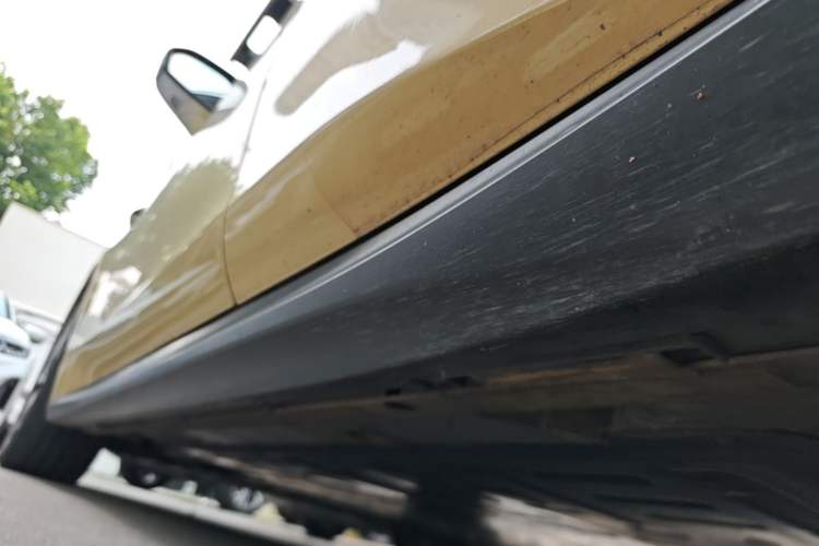 Used Nio ET5 2022 75 kWh Left Side Sill
