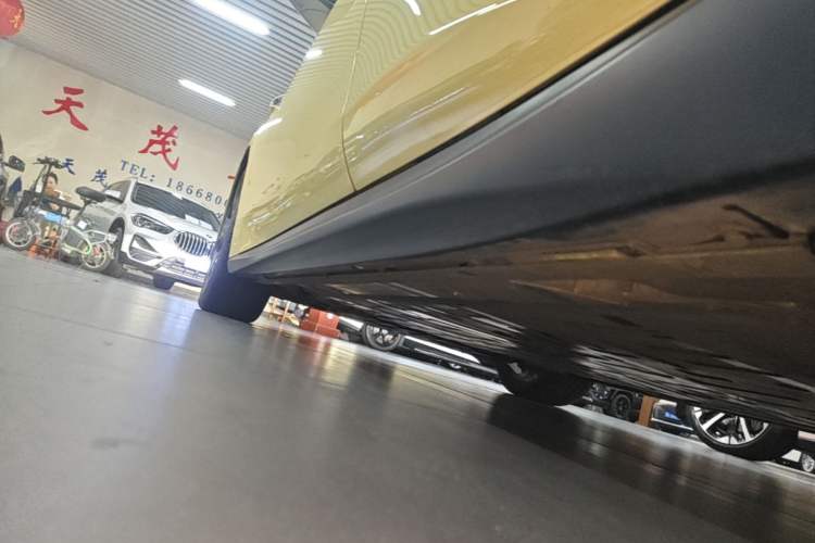 Used Nio ET5 2022 75 kWh Left Side Sill
