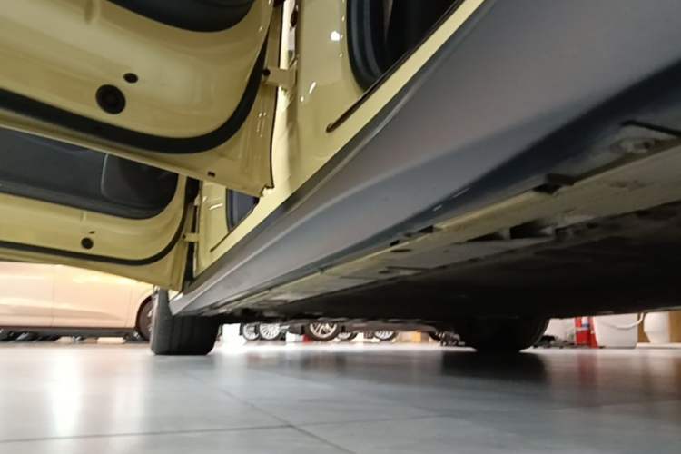 Used Nio ET5 2022 75 kWh Left Side Sill