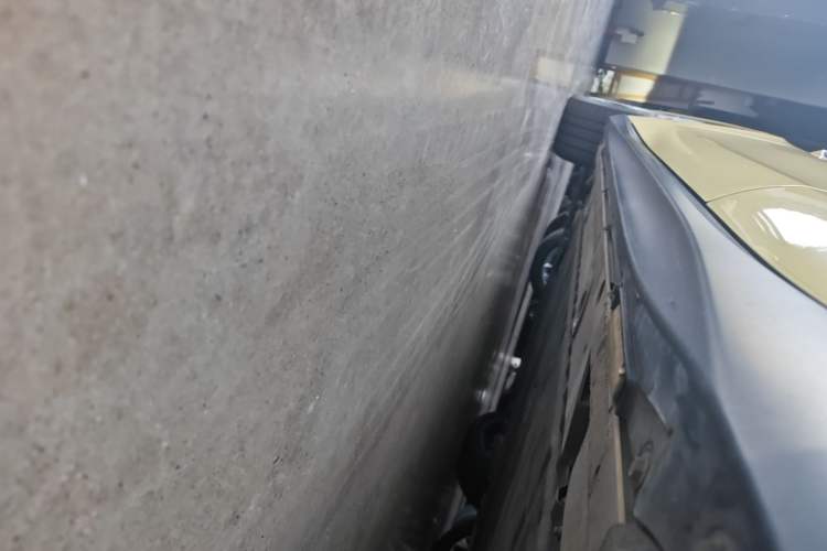 Used Nio ET5 2022 75 kWh Left Side Sill