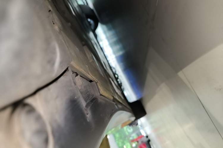 Used Nio ET5 2022 75 kWh Left Side Sill