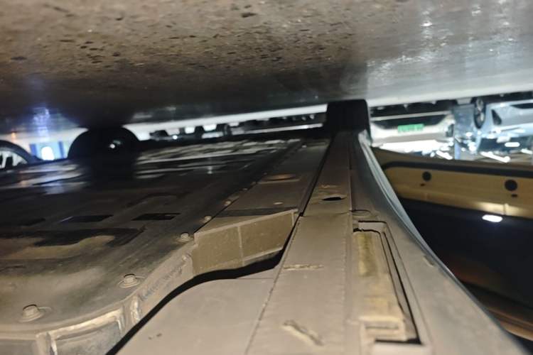 Used Nio ET5 2022 75 kWh Left Side Sill