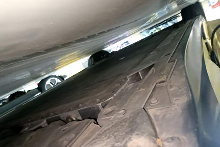Used Nio ET5 2022 75 kWh Left Side Sill