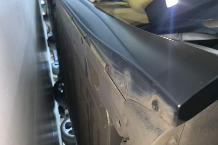 Used Nio ET5 2022 75 kWh Left Side Sill