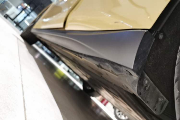 Used Nio ET5 2022 75 kWh Left Side Sill