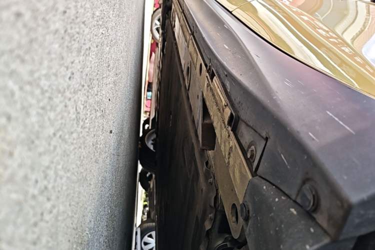 Used Nio ET5 2022 100 kWh Left Side Sill