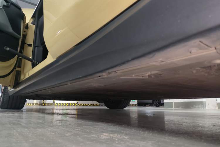 Used Nio ET5 2022 75 kWh Left Side Sill