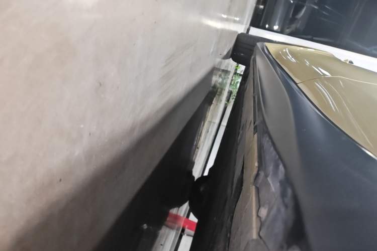 Used Nio ET5 2022 75 kWh Left Side Sill