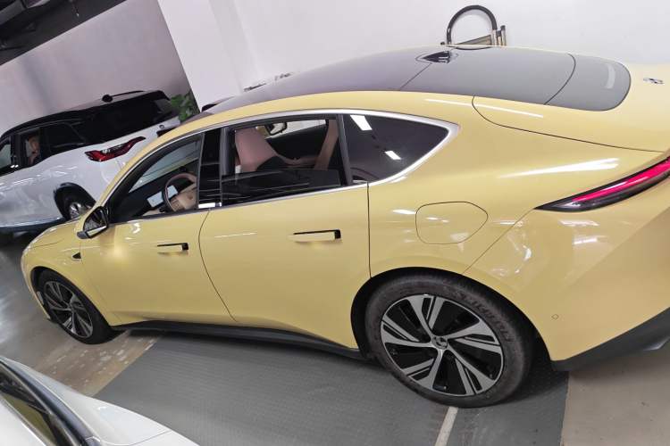 Used Nio ET5 2022 75 kWh Left Side