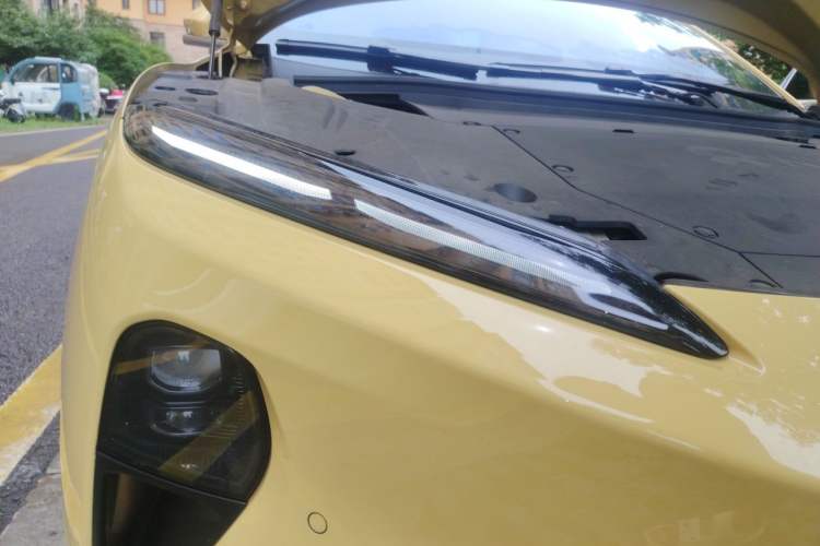 Used Nio ET5 2022 75 kWh Right Front Headlight
