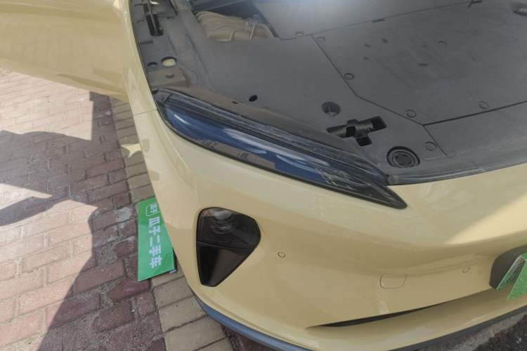 Used Nio ET5 2022 75 kWh Right Front Headlight