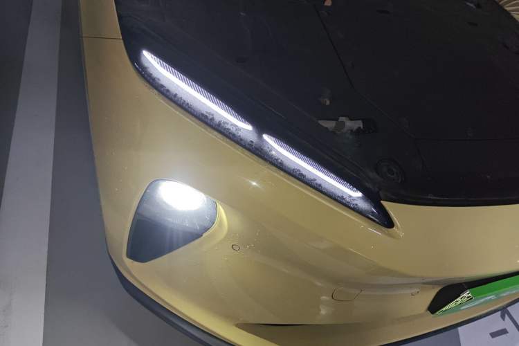 Used Nio ET5 2022 75 kWh Right Front Headlight