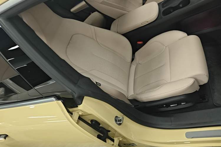 Used Nio ET5 2022 75 kWh Right Front Seat