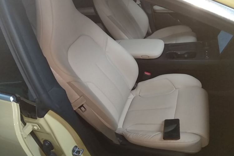 Used Nio ET5 2022 75 kWh Right Front Seat
