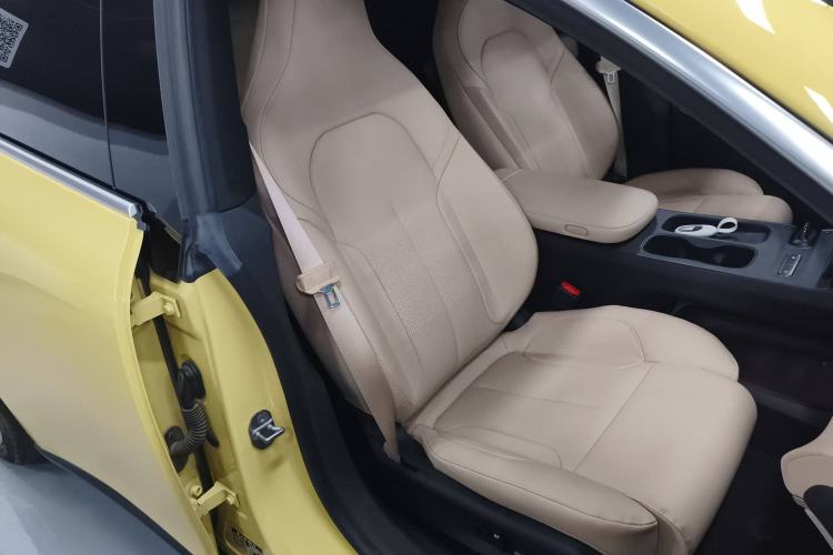 Used Nio ET5 2022 75 kWh Right Front Seat