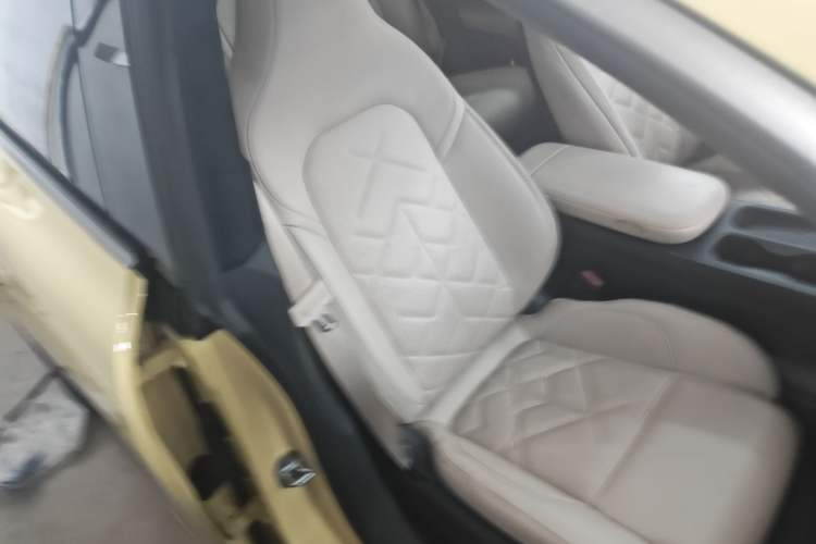 Used Nio ET5 2022 75 kWh Right Front Seat