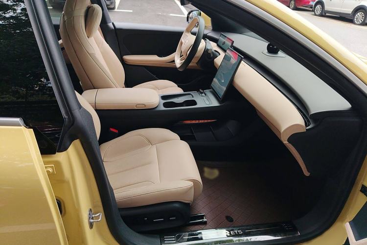 Used Nio ET5 2022 75 kWh Right Front Seat