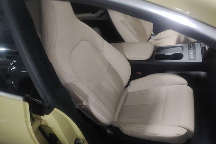 Used Nio ET5 2022 75 kWh Right Front Seat