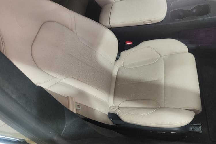 Used Nio ET5 2022 75 kWh Right Front Seat