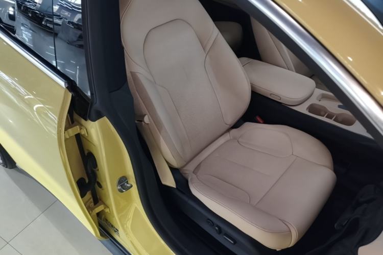 Used Nio ET5 2022 75 kWh Right Front Seat
