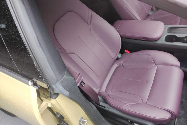 Used Nio ET5 2022 75 kWh Right Front Seat