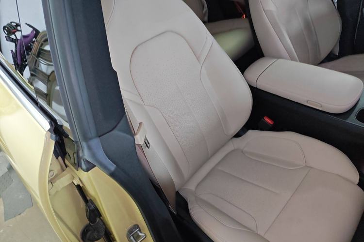 Used Nio ET5 2022 75 kWh Right Front Seat
