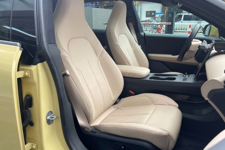 Used Nio ET5 2022 75 kWh Right Front Seat