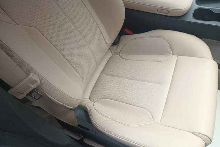 Used Nio ET5 2022 75 kWh Right Front Seat