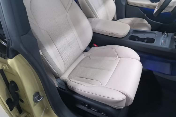 Used Nio ET5 2022 75 kWh Right Front Seat