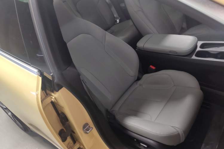 Used Nio ET5 2022 75 kWh Right Front Seat