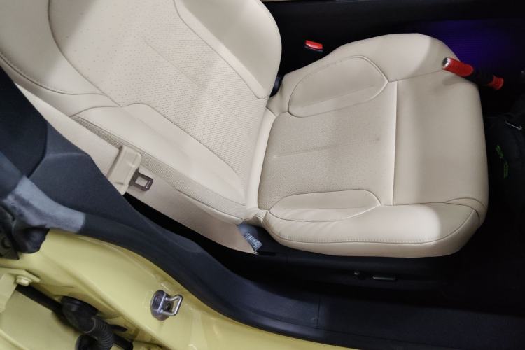 Used Nio ET5 2022 75 kWh Right Front Seat