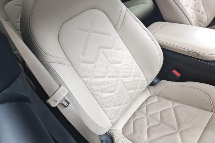 Used Nio ET5 2022 75 kWh Right Front Seat