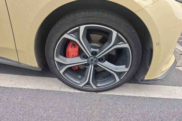 Used Nio ET5 2022 75 kWh Right Front Wheel Hub