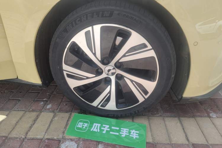 Used Nio ET5 2022 75 kWh Right Front Wheel Hub