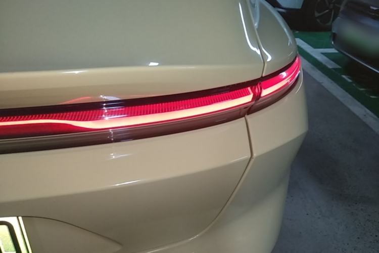 Used Nio ET5 2022 75 kWh Right Rear Taillight