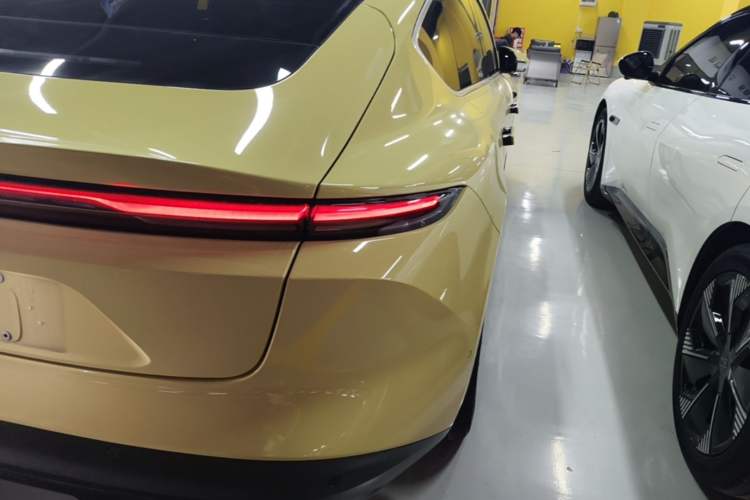 Used Nio ET5 2022 75 kWh Right Rear Taillight