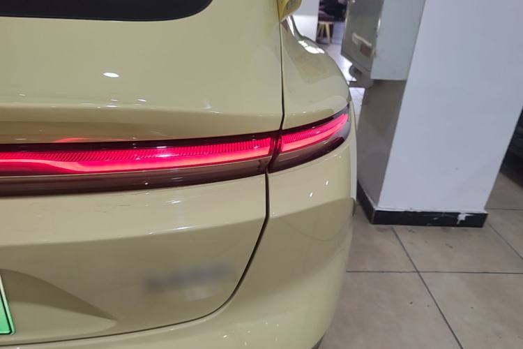 Used Nio ET5 2022 75 kWh Right Rear Taillight